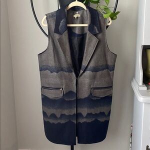 Democracy Gray and Blue Vest Pockets Large
